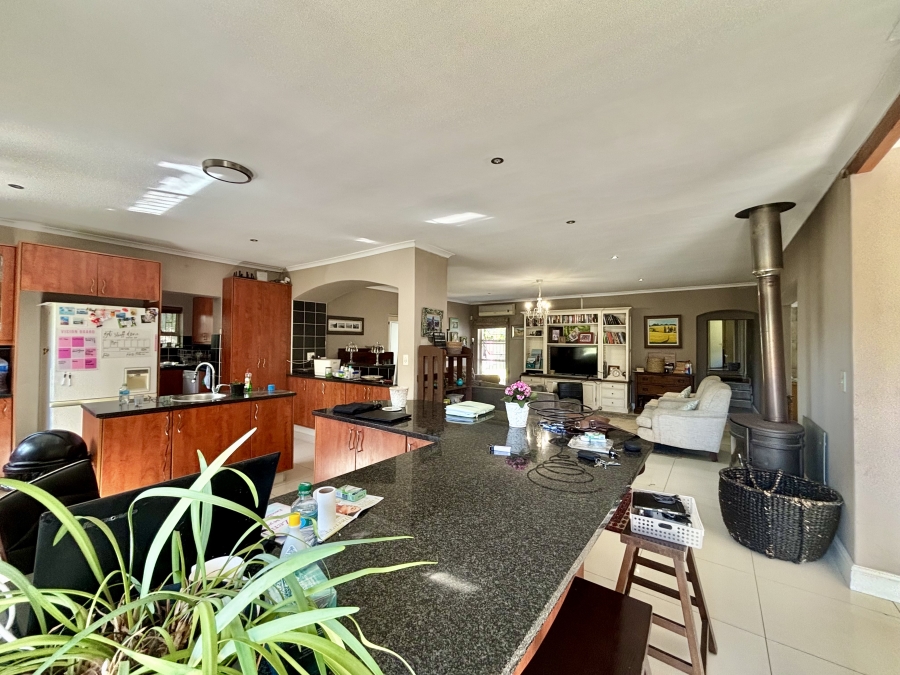5 Bedroom Property for Sale in Vierlanden Western Cape